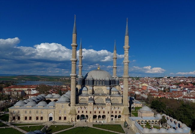 Selimiye Camii, yapıya zarar veren çimentodan arındırılacak